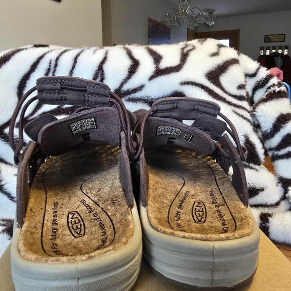 Keen Uneek Convertible Open-Air Sneaker Sandal - Picture 6 of 9